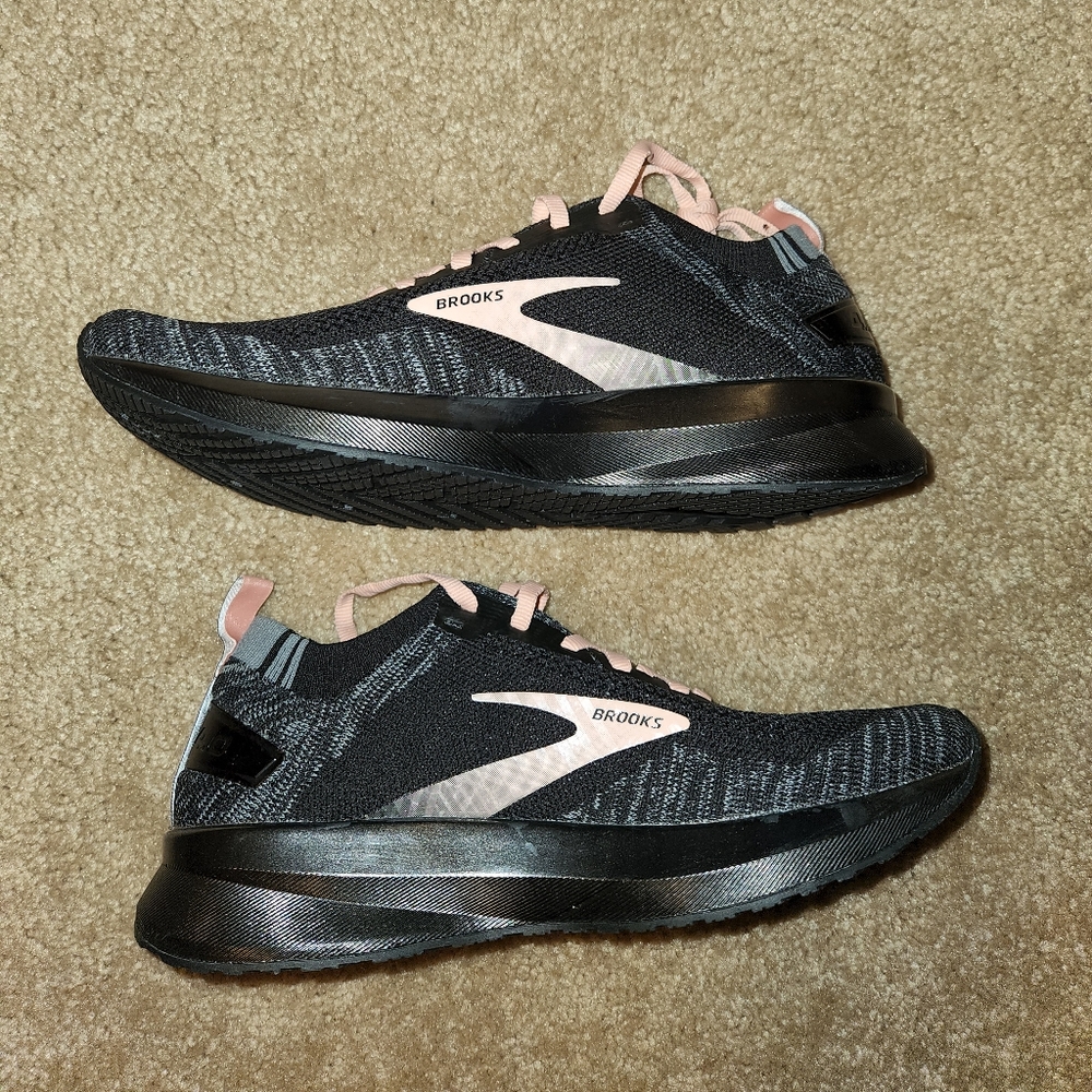 Like New Brooks Levitate 4 - Picture 2 of 9